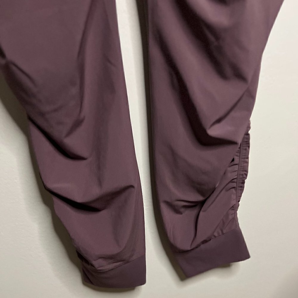 Athleta Women's Attitude Pant ruched Leg Joggers Size 8 in Light Purple - Picture 7 of 7